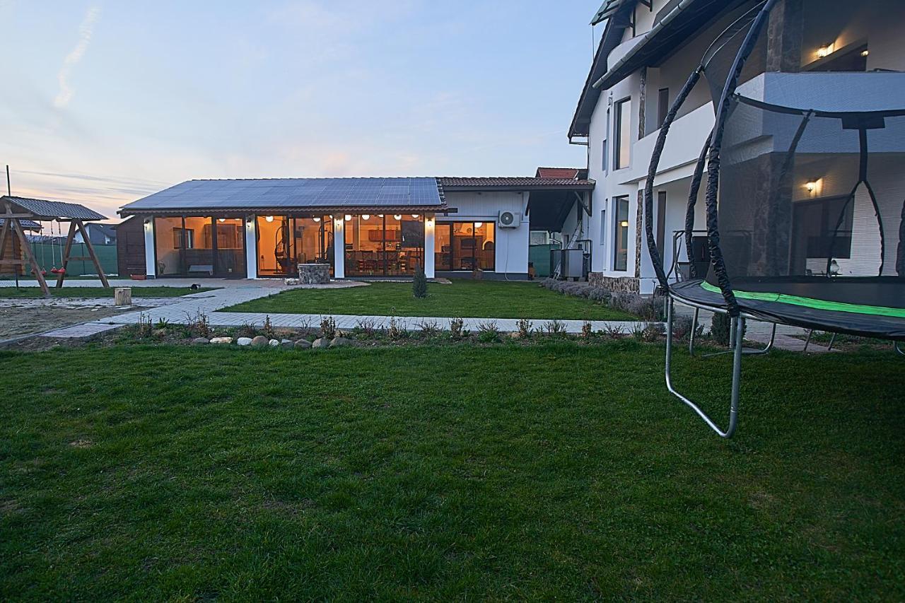 Insula Christiana Hotel Cristian  Bagian luar foto