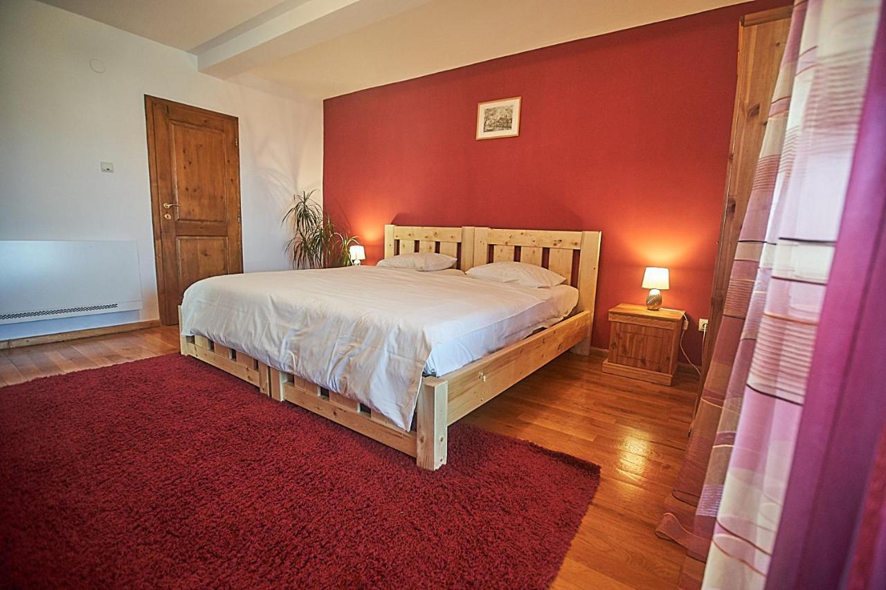 Insula Christiana Hotel Cristian  Bagian luar foto