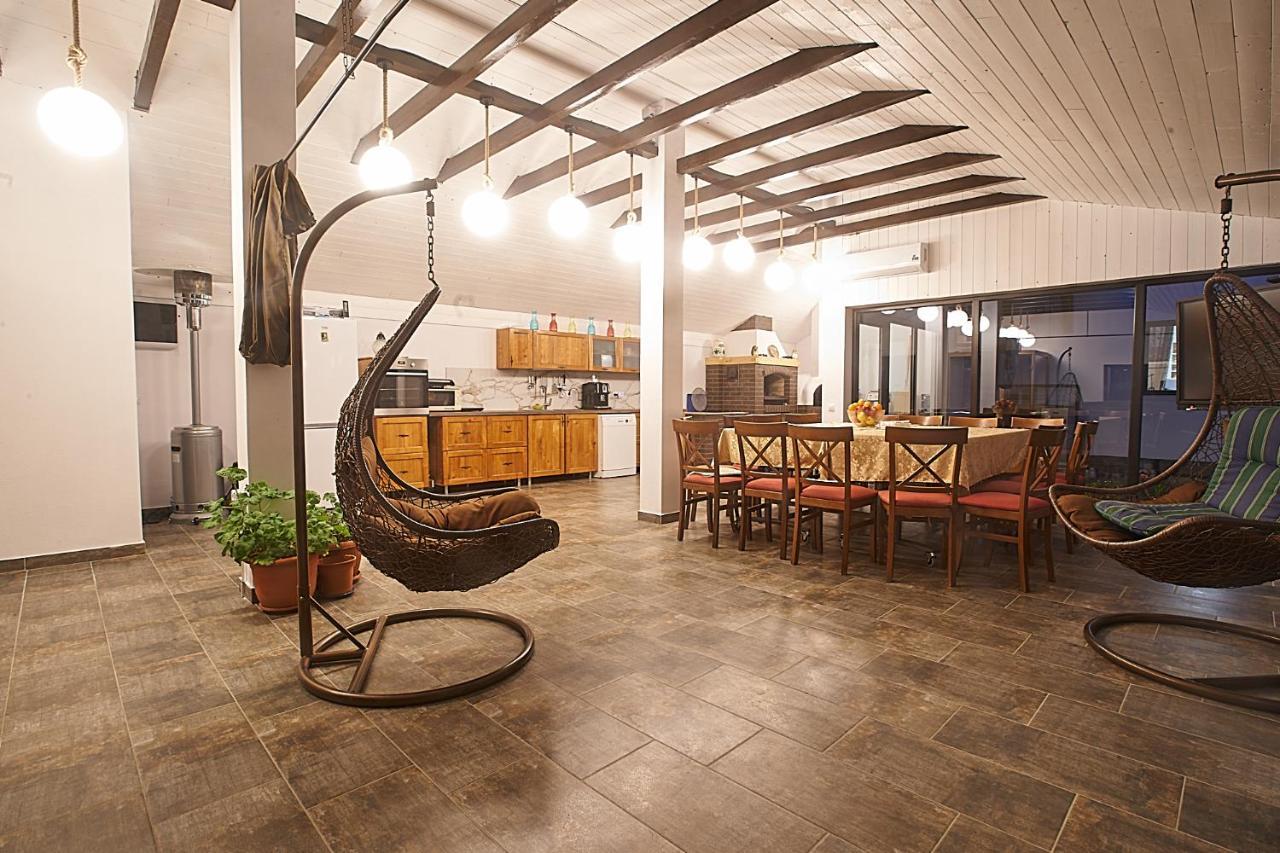Insula Christiana Hotel Cristian  Bagian luar foto