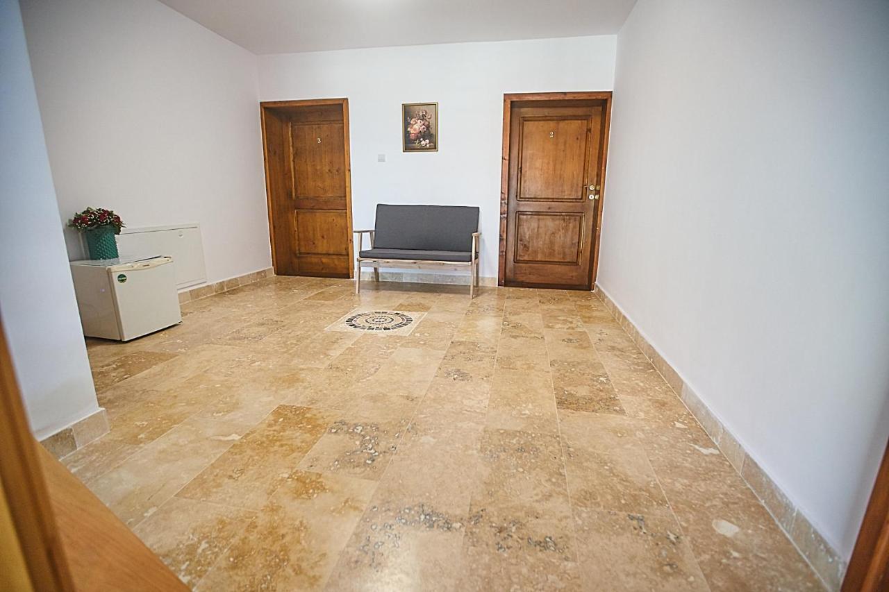 Insula Christiana Hotel Cristian  Bagian luar foto
