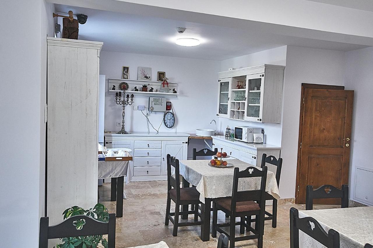 Insula Christiana Hotel Cristian  Bagian luar foto