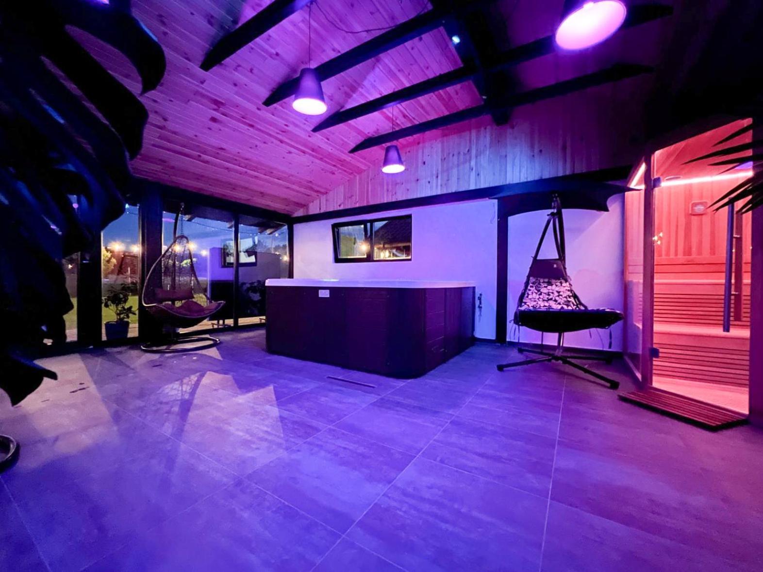 Insula Christiana Hotel Cristian  Bagian luar foto