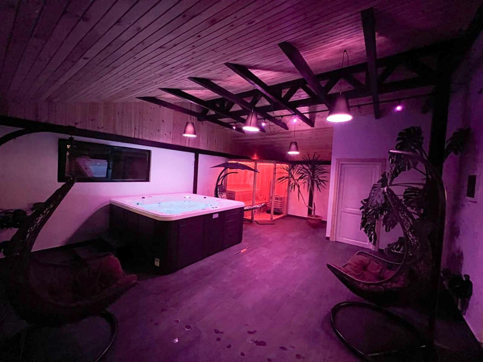 Insula Christiana Hotel Cristian  Bagian luar foto