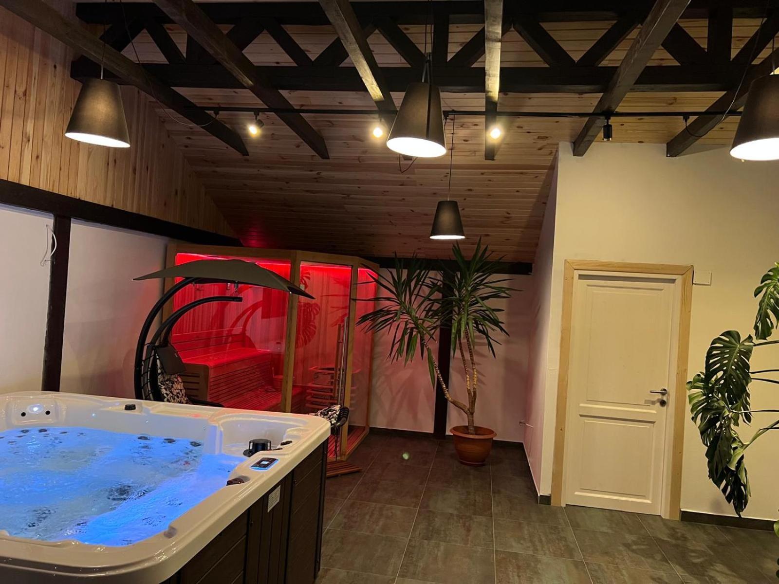 Insula Christiana Hotel Cristian  Bagian luar foto