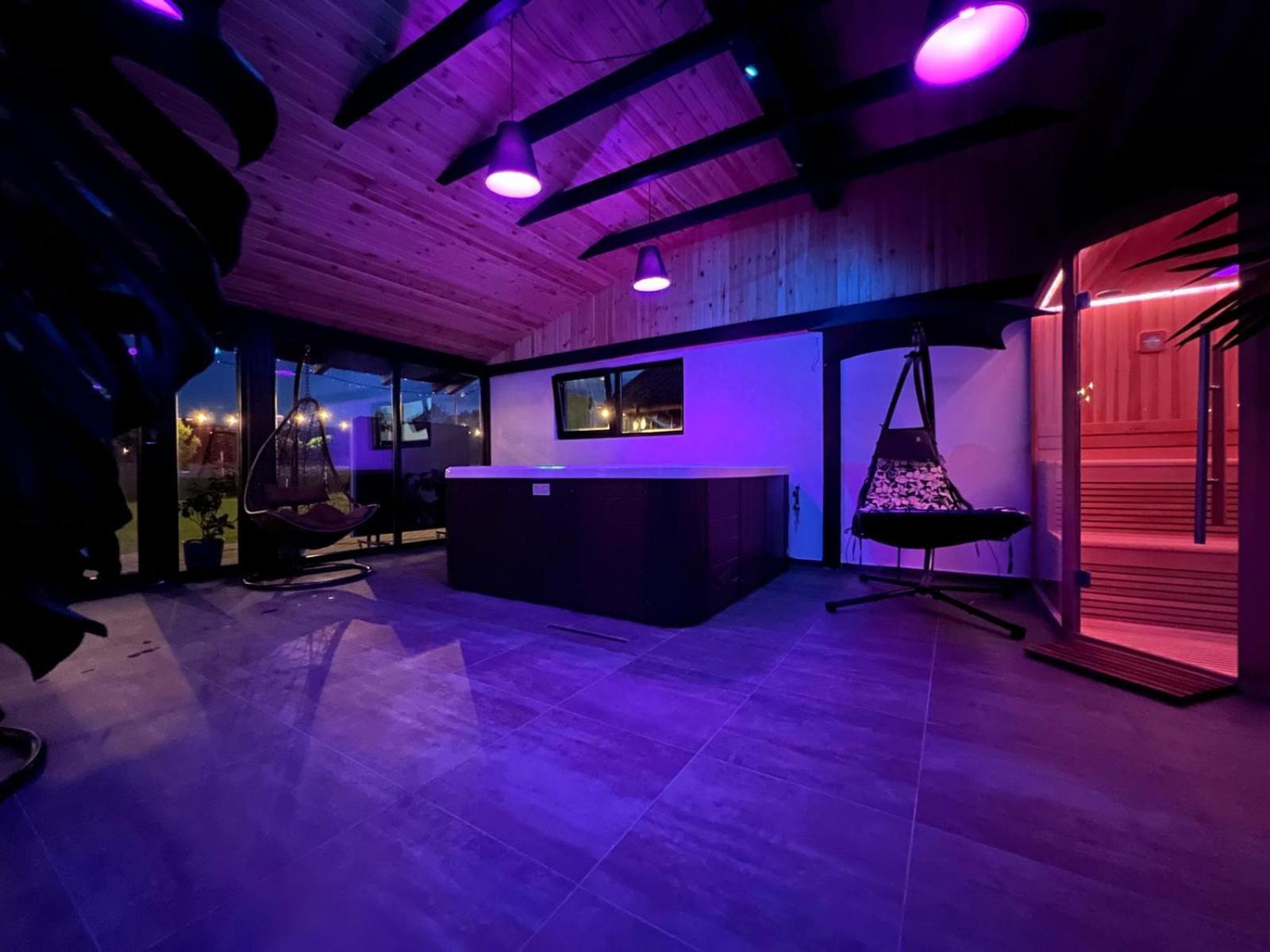 Insula Christiana Hotel Cristian  Bagian luar foto